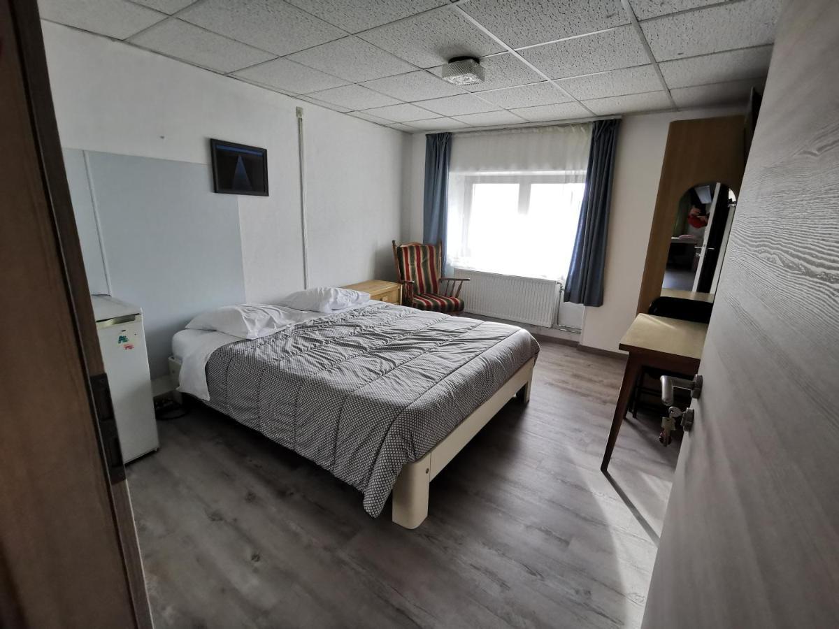 Chez Phil Hotel Робервил Екстериор снимка