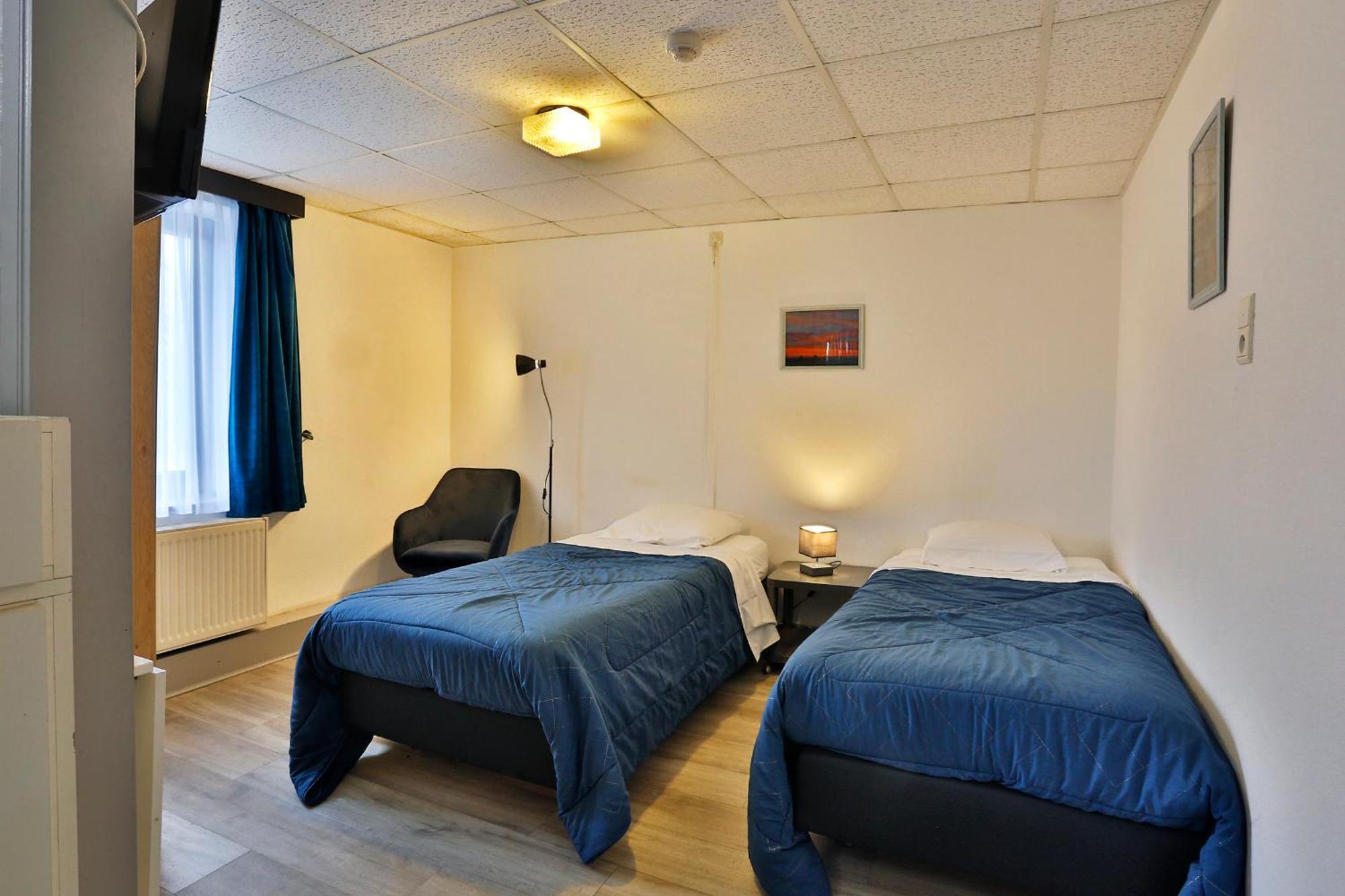 Chez Phil Hotel Робервил Екстериор снимка