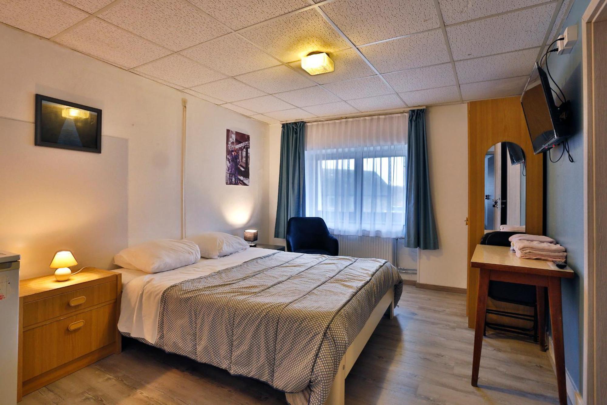Chez Phil Hotel Робервил Екстериор снимка