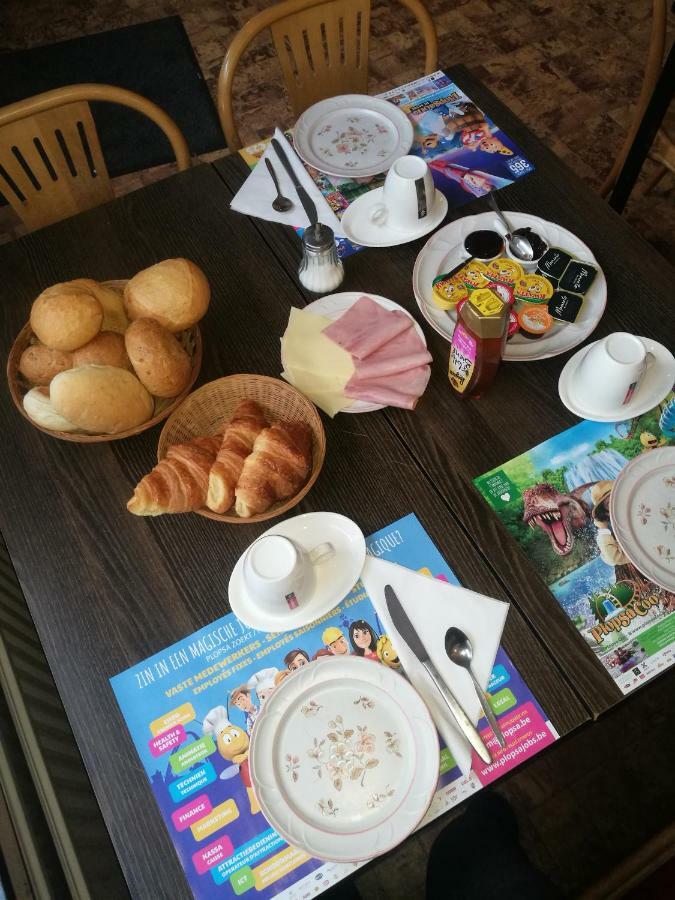 Chez Phil Hotel Робервил Екстериор снимка